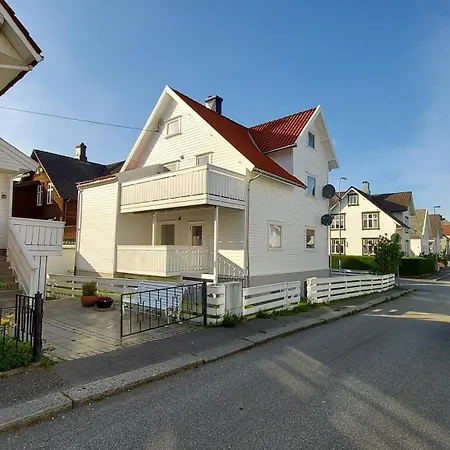 Lyse Fjord 3br Apartment